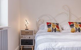 Flat 3, 161 Crescent Road - Luxury Apartment